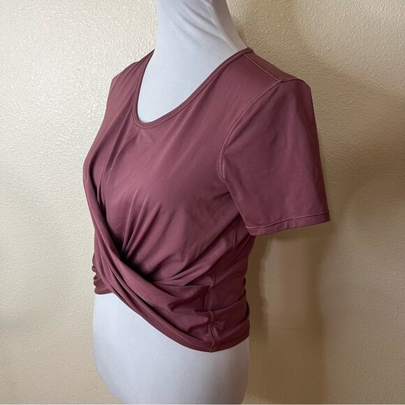 Lululemon Do the Daily Short Sleeve Twist Tee Shirt in Plumful 4 - Picture 3 of 5